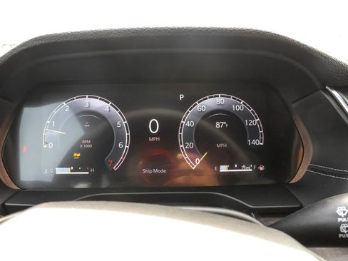 New 2025 Jeep Grand Cherokee Limited w/ Luxury Tech Group II image 22