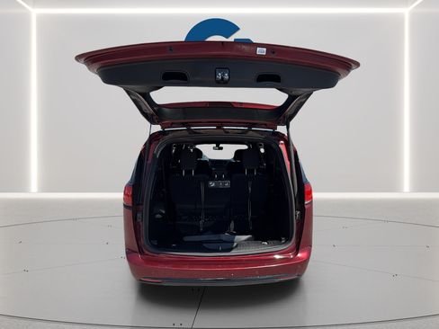 Used 2019 Chrysler Pacifica Touring Plus w/ S Appearance Package FWD image 16