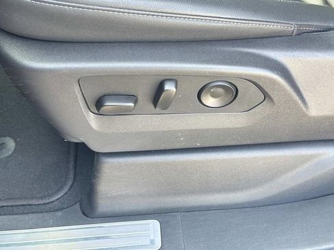 Used 2025 GMC Sierra 1500 SLT image 26