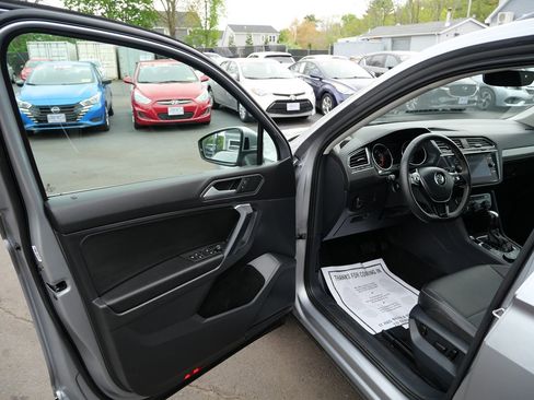 Used 2021 Volkswagen Tiguan SE w/ Panoramic Sunroof Package AWD/4WD image 15