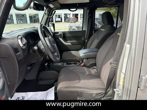 Used 2013 Jeep Wrangler Unlimited Sahara w/ Connectivity Group AWD/4WD image 9