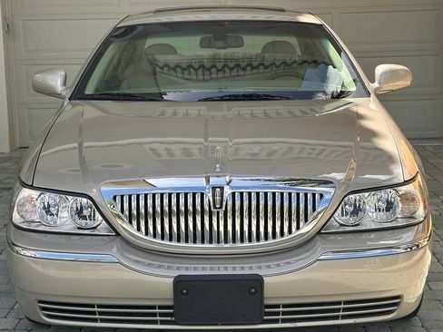 Used 2007 Lincoln Town Car Signature Limited RWD image 26