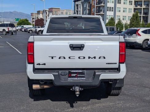 Used 2025 Toyota Tacoma TRD Sport AWD/4WD image 7