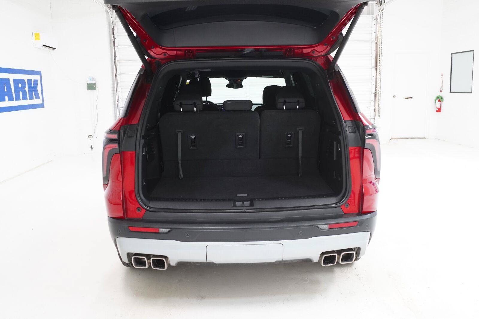 Used 2025 Chevrolet Traverse LT w/ Driver Confidence Package FWD image 27