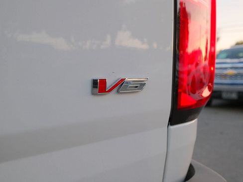 Used 2022 Chevrolet Colorado LT w/ Luxury Package RWD image 10