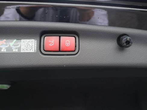 Certified 2025 Mercedes-Benz C 300 Sedan image 22