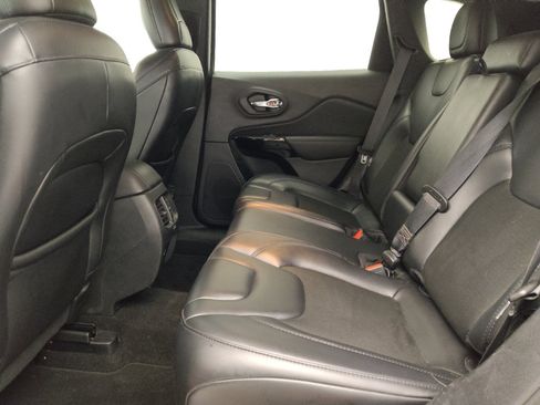 Used 2021 Jeep Cherokee Latitude Plus AWD/4WD image 18