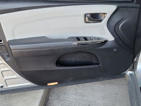 Used 2016 Toyota Avalon Limited w/ Toyota Safety Sense Package image 34