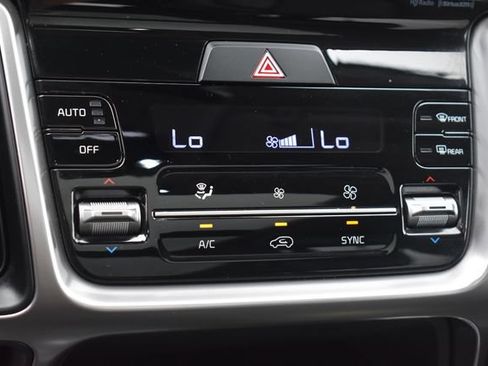 Used 2023 Kia Sorento S w/ Panoramic Sunroof Package AWD/4WD image 31