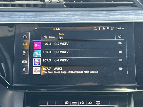 Used 2022 Audi e-tron Premium w/ Convenience Plus Package image 23