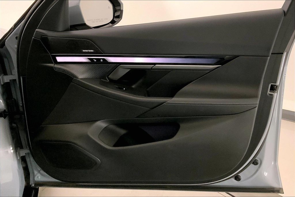 Used 2025 BMW i5 xDrive40 w/ M Sport Package AWD/4WD image 24