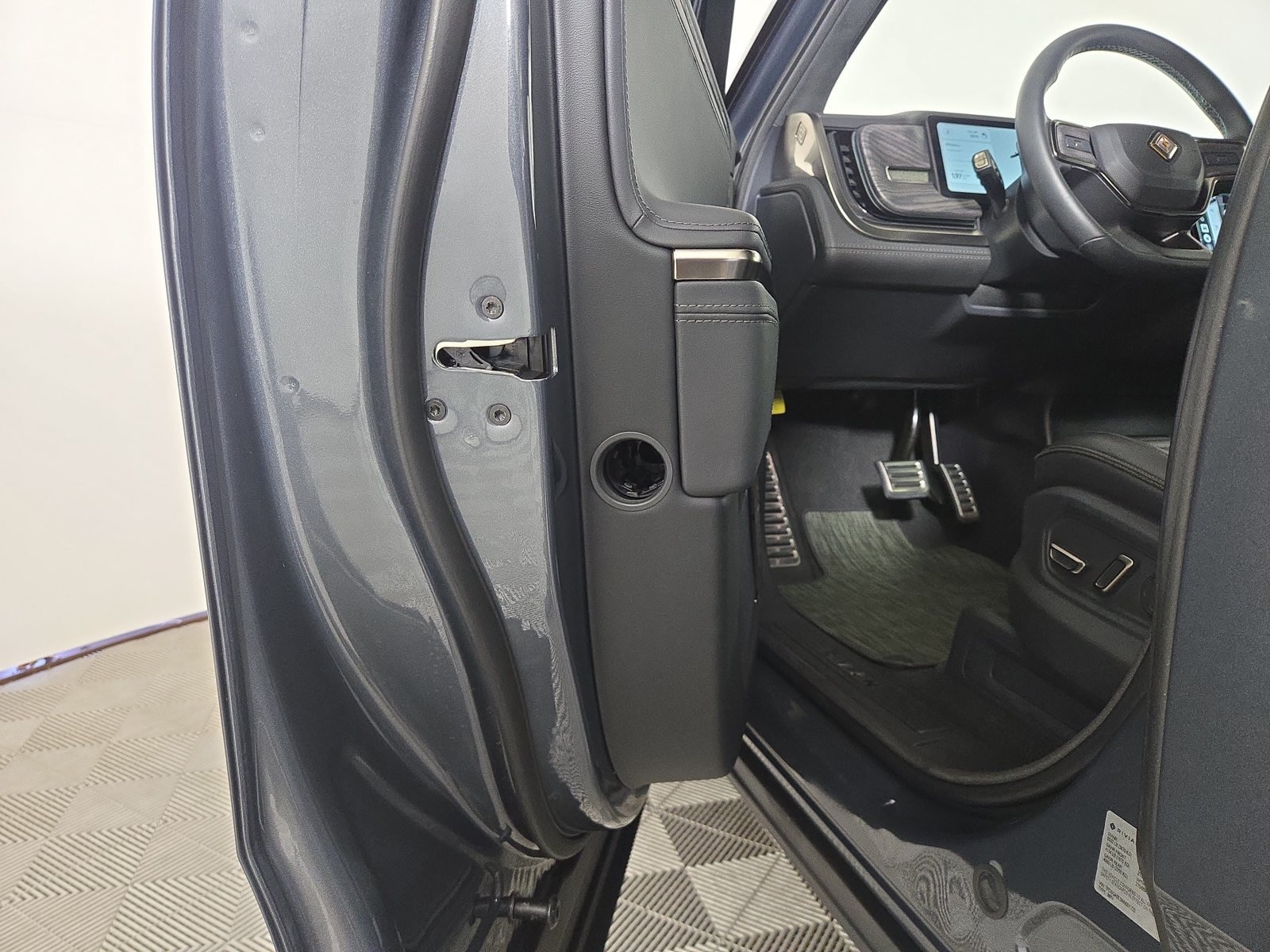 Used 2022 Rivian R1S Launch Edition Quad AWD/4WD image 32