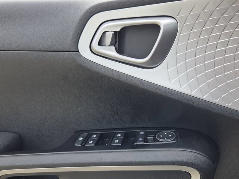 Used 2023 Kia Soul LX w/ Option Group 015 FWD image 29