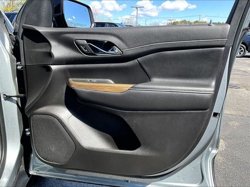 Used 2023 GMC Acadia SLE w/ Driver Convenience Package AWD/4WD image 12