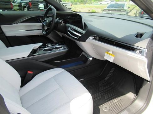 New 2026 Cadillac Lyriq Premium Luxury image 10