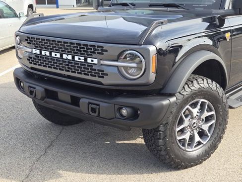 New 2025 Ford Bronco Badlands image 2