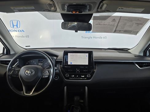 Used 2023 Toyota Corolla Cross LE image 6