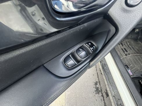 Used 2020 Nissan Rogue SV image 22