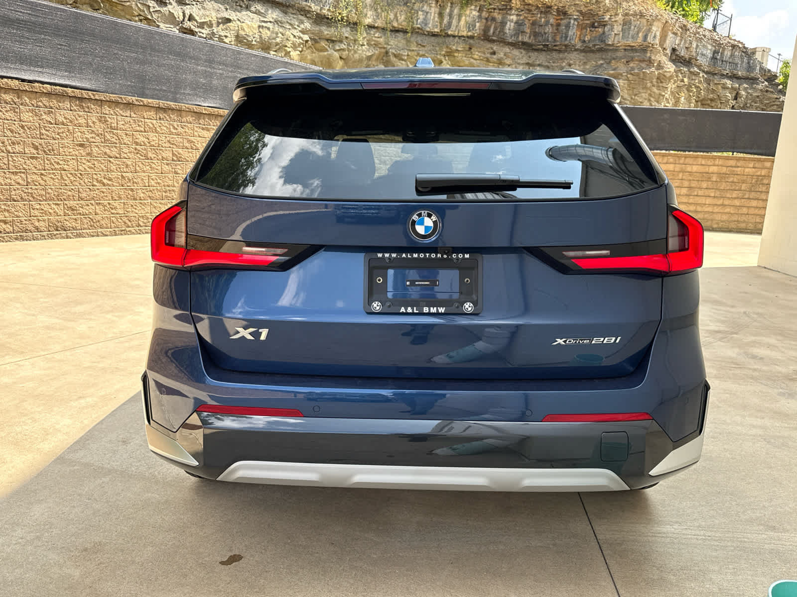 Used 2025 BMW X1 xDrive28i w/ Convenience Package AWD/4WD image 4