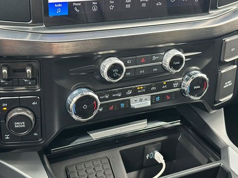 New 2025 Ford F250 Lariat w/ Black Appearance Package image 20