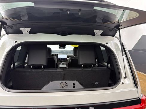 Used 2025 Lexus GX 550 w/ Cold Area Package AWD/4WD image 37