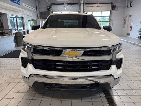 Used 2024 Chevrolet Silverado 1500 LT AWD/4WD image 8