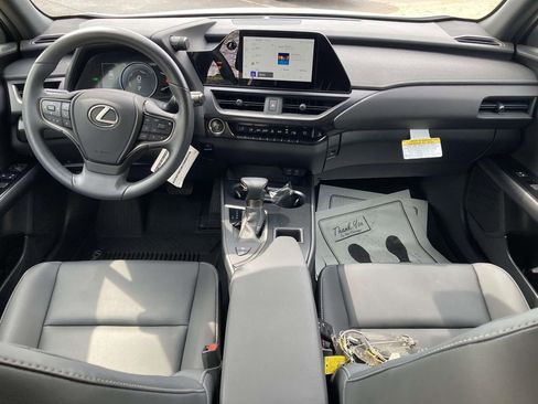 Used 2023 Lexus UX 250h AWD image 10
