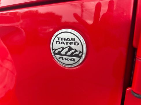 Used 2018 Jeep Wrangler Unlimited Sahara w/ LED Lighting Group AWD/4WD image 11