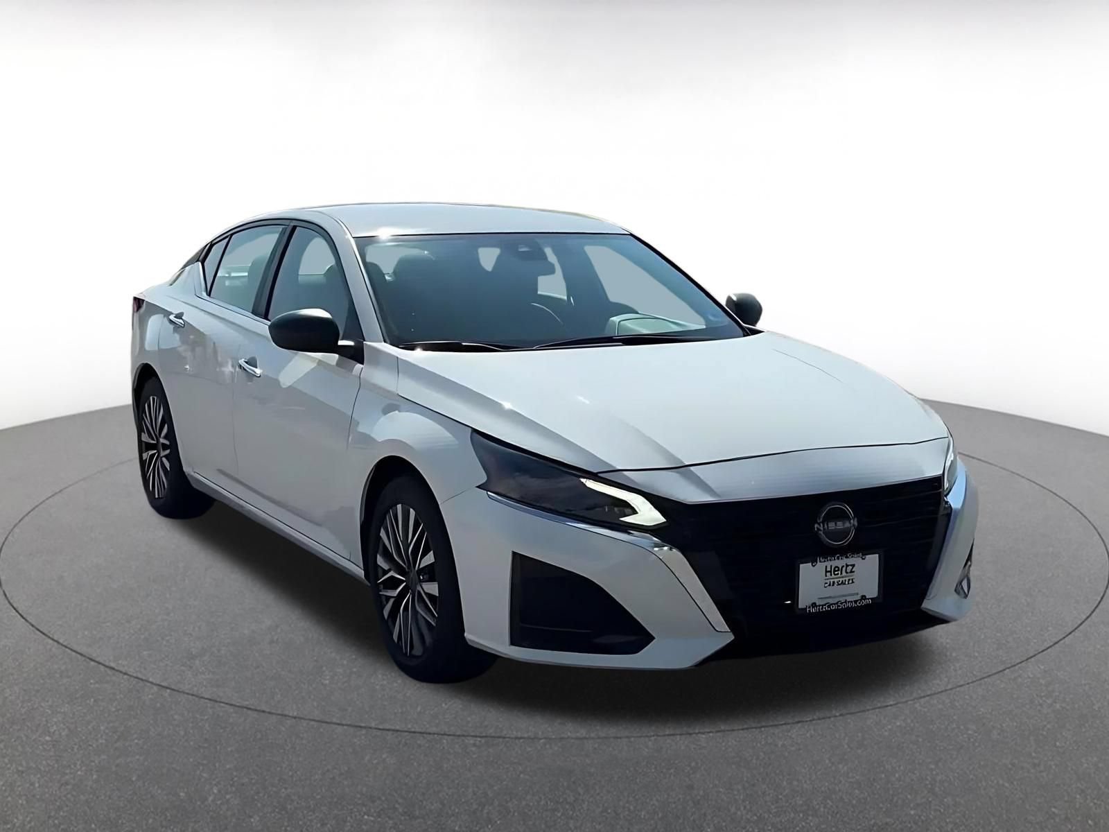 Used 2025 Nissan Altima 2.5 SV FWD image 3