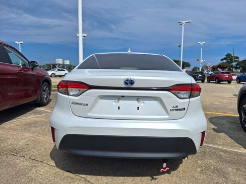 Used 2024 Toyota Corolla LE FWD image 4