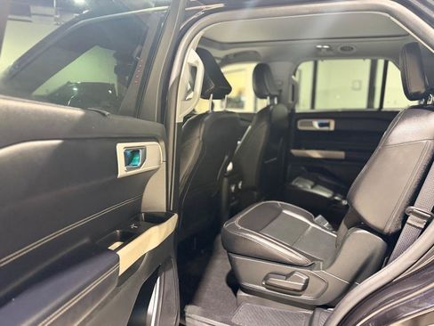 Used 2021 Ford Explorer Limited w/ Equipment Group 301A AWD/4WD image 12