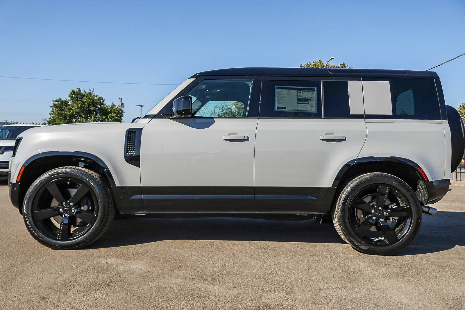New 2026 Land Rover Defender 110 X-Dynamic SE AWD/4WD image 8