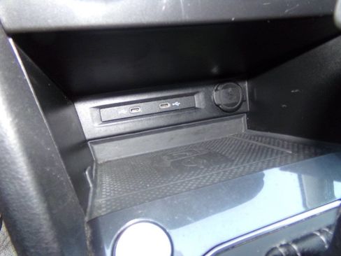 Used 2021 Volkswagen Tiguan SE image 57