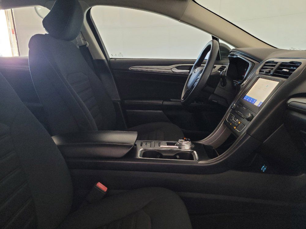 Used 2020 Ford Fusion SE FWD image 21