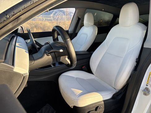 Used 2021 Tesla Model Y Long Range image 18