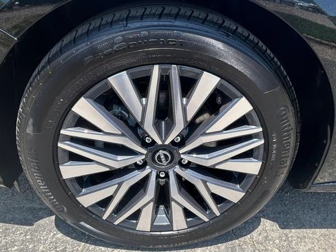 Used 2025 Nissan Altima 2.5 SV FWD image 30