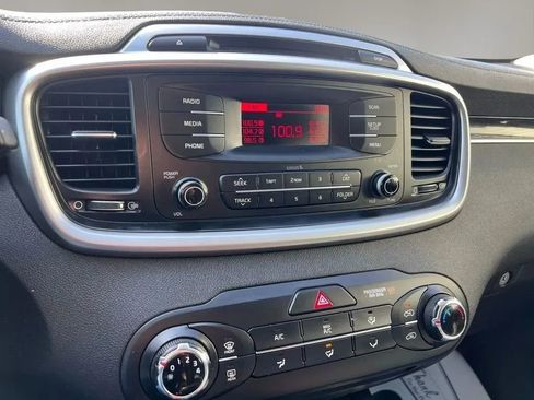 Used 2016 Kia Sorento L FWD image 16