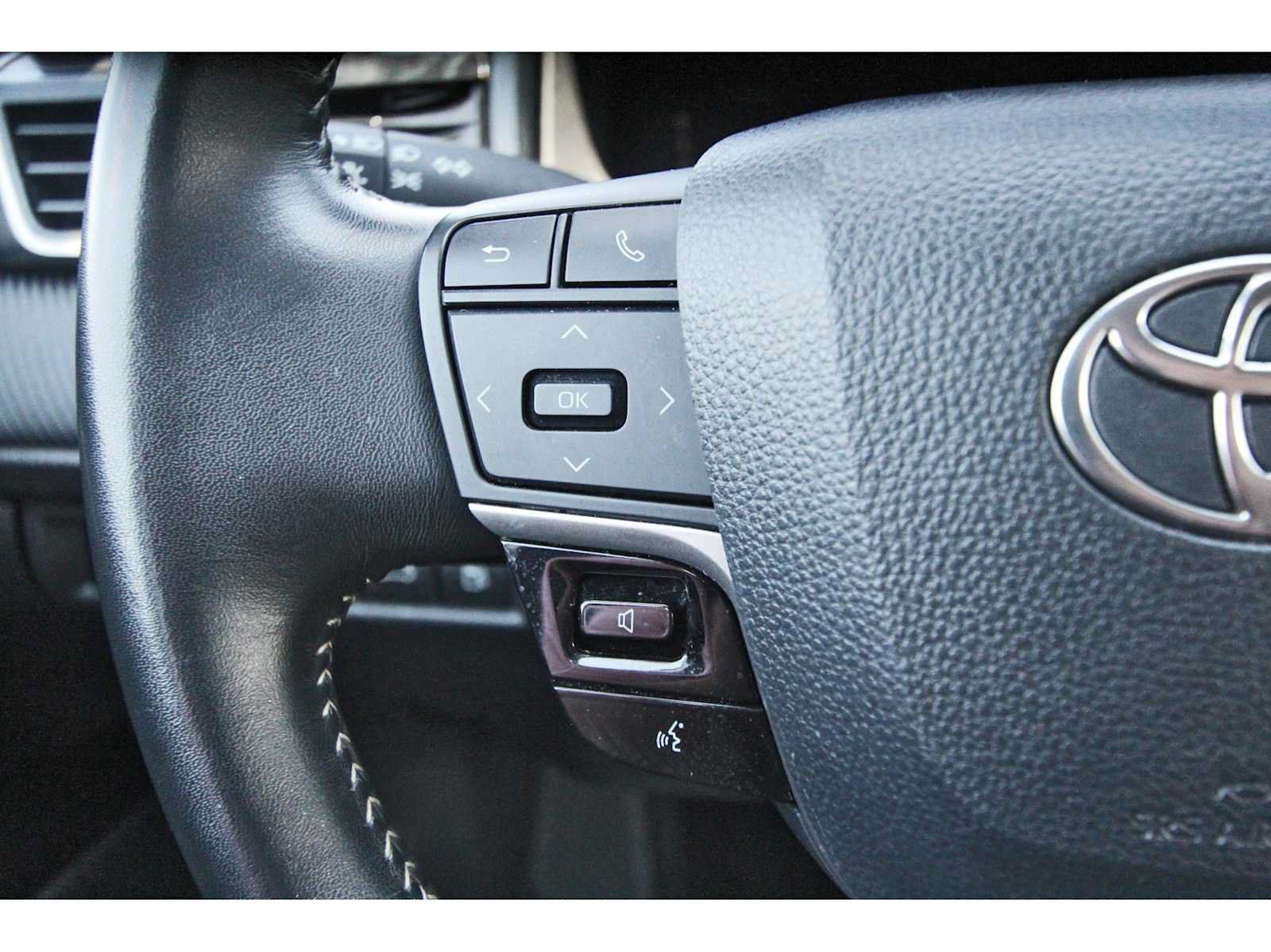 Used 2025 Toyota Camry SE FWD image 15