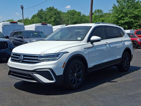 Used 2024 Volkswagen Tiguan SE AWD/4WD image 3