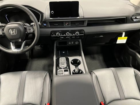 New 2025 Honda Pilot Touring image 23