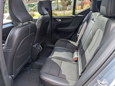 Used 2020 Volvo XC40 T5 Momentum image 11