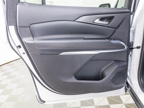 Used 2024 Chevrolet Traverse Z71 w/ LPO, Floor Liner Package image 39