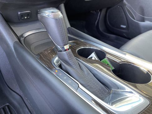 Used 2017 Chevrolet Malibu Premier w/ Driver Confidence Package image 33