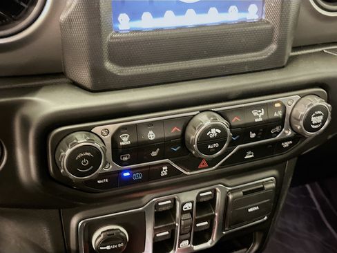 Used 2023 Jeep Wrangler Unlimited w/ Cold Weather Group AWD/4WD image 24
