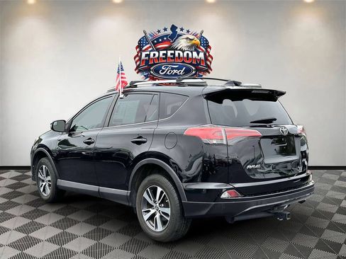 Used 2017 Toyota RAV4 XLE FWD image 6