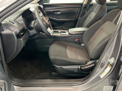 Used 2024 Nissan Sentra SV FWD image 17
