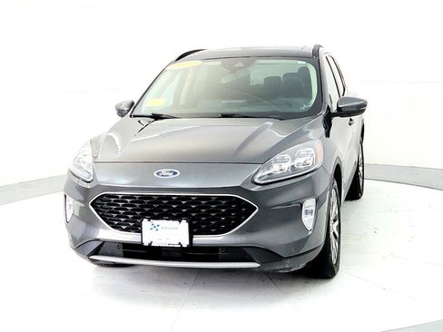 Used 2020 Ford Escape Titanium image 2