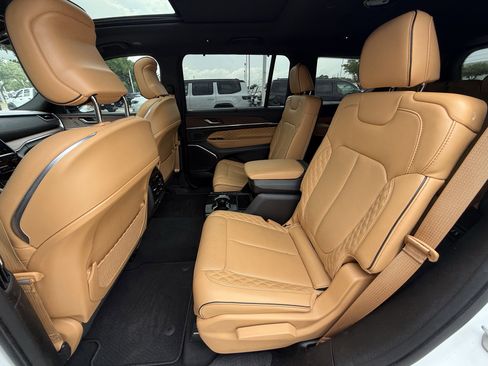 Used 2024 Jeep Grand Cherokee L Summit w/ Advanced Protech Group IV AWD/4WD image 31