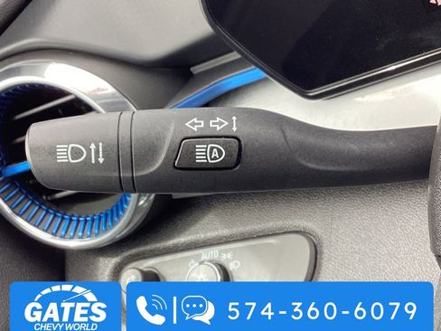 Used 2025 Chevrolet Trax LT w/ LT Convenience Package FWD image 22