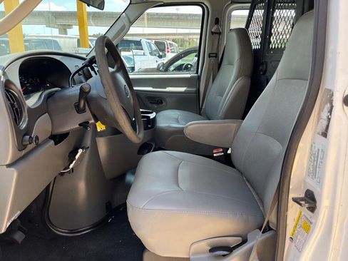 Used 2006 Ford E-250 and Econoline 250 RWD image 7